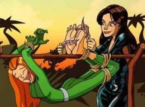 古代脚刑中的烤脚心用蜡烛烧伤脚底后在伤口上撒盐