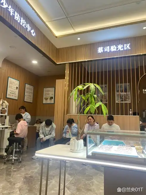 胖东来给孩子配个眼镜,等了十几天来了说镜片配的有问题又返回厂家,又