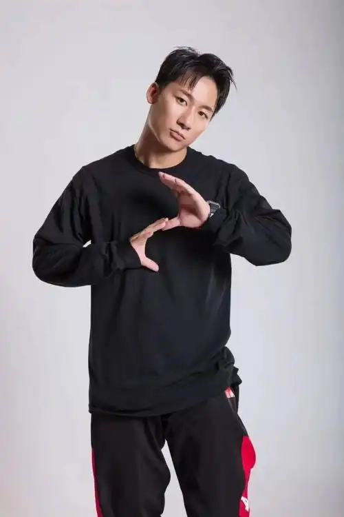 9中国区传统街舞世界冠军第十五届mahb年度先生盛典年度综艺人物cctv