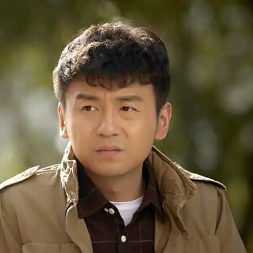 只是说今年播,没说具体时间由车晓,朱雨辰主演的电视剧《老男孩》将于