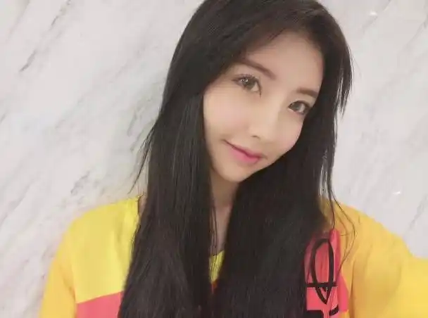 近日,王思聪的前女友豆得儿近照曝光,网友们纷纷表示惋惜.