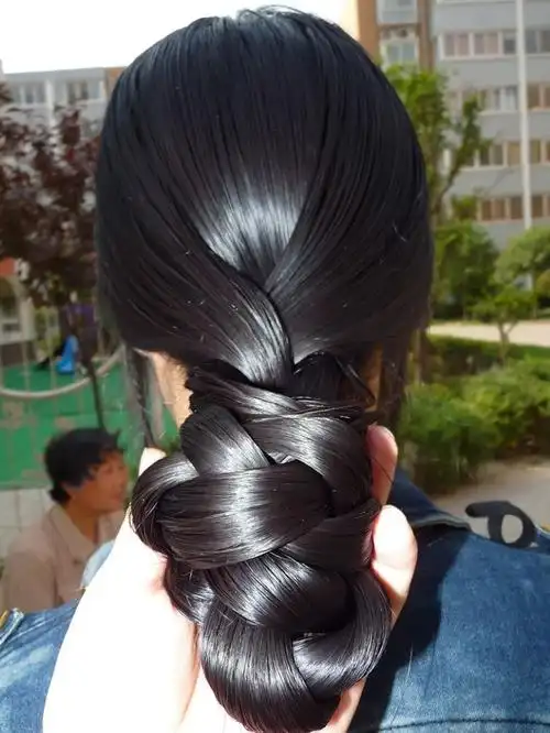 黑丝女孩剪下柔顺细发- 戈壁落日052# 剪发_中国长发