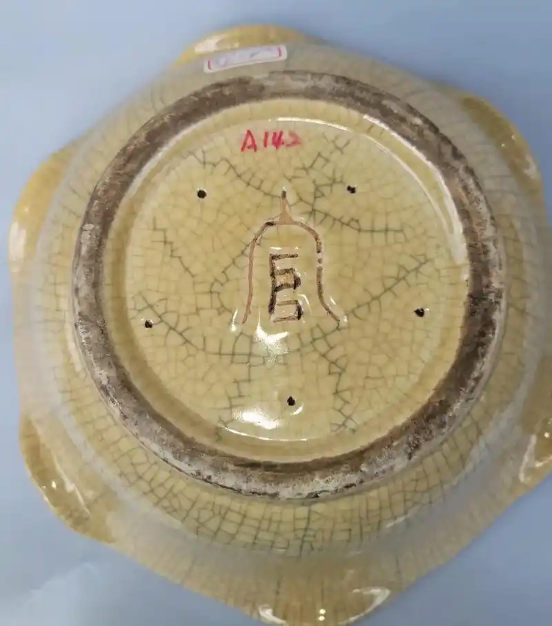 92宋代葵口碗 款識:官字款 通高:15厘米,直徑23厘米  - 抖音