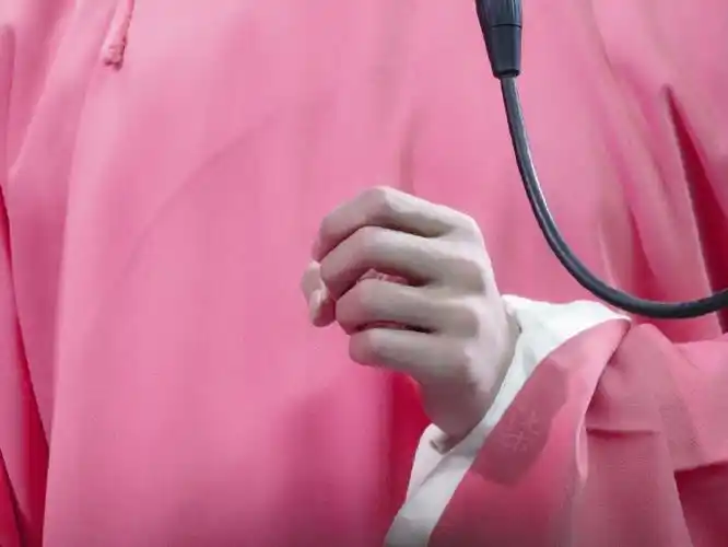 周九良#粉粉嫩嫩的~让我看看有多少九良的手控~94 94 94 94