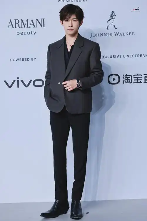 gq红毯##易烊千玺气定神闲的sense