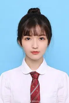 开展新业务#最美证件照#  给@金迪-vivian 小仙女拍的证件照69