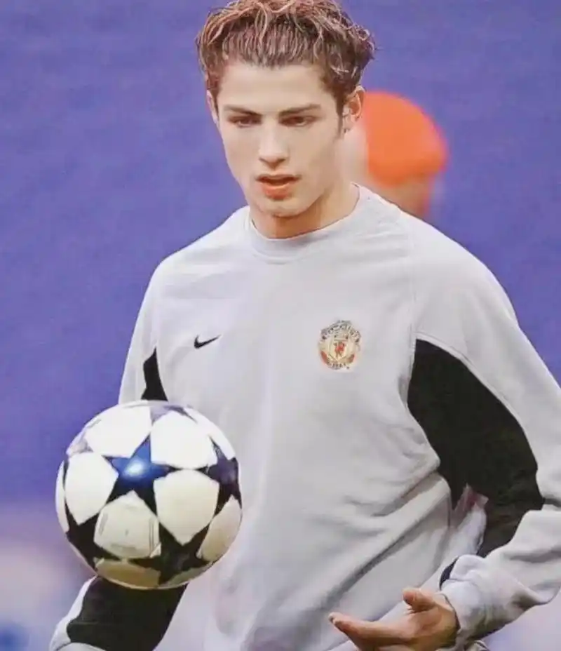 c罗的青春颜值,连男人都不得不说"好帅"