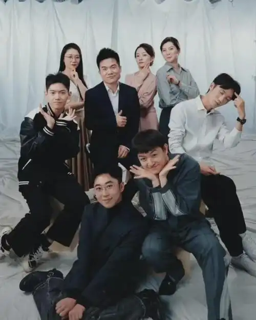 与辉同行合影来啦除了c位站位随意