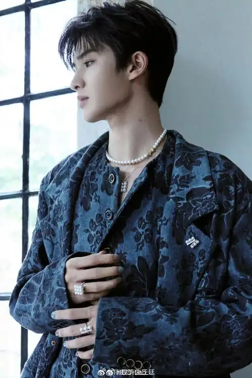 朱正廷抓猫猫##朱正廷可爱小猫##造乐一夏