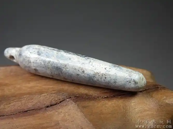 良渚文化时期.青玉带灰皮沁色小锥形器