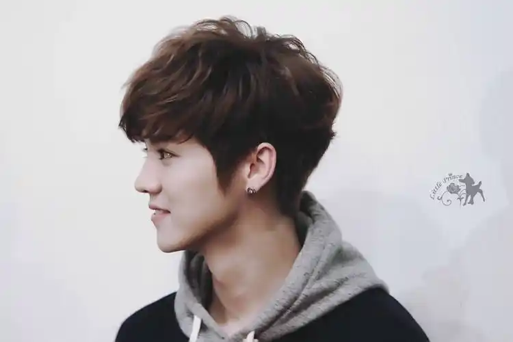 鹿晗原名叫什么名字