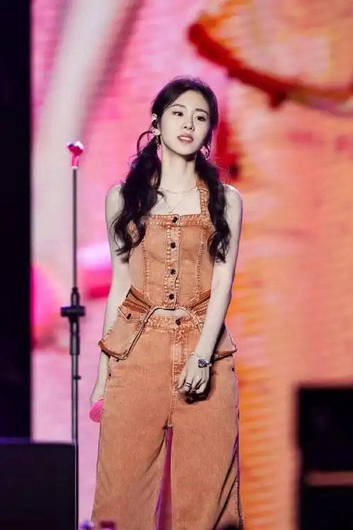 张碧晨让粉丝点演唱会歌单##张碧晨说公主请投票点歌