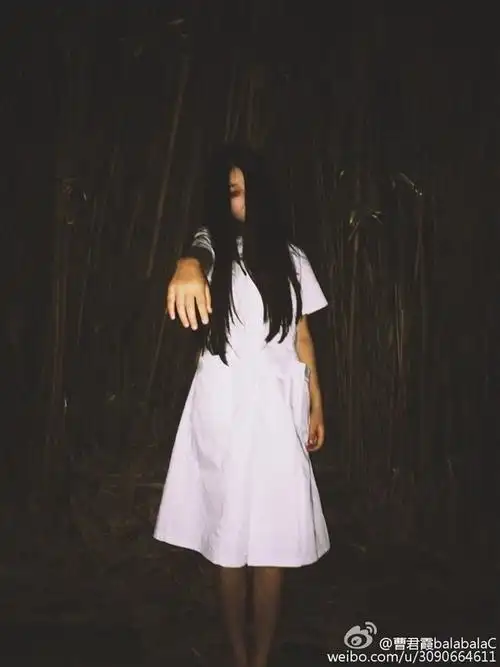 胆小勿入:女大学生扮女鬼拍另类毕业照