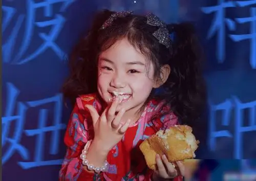 都说女儿的颜值像爸爸看到5岁lucky的近照时我终于信了