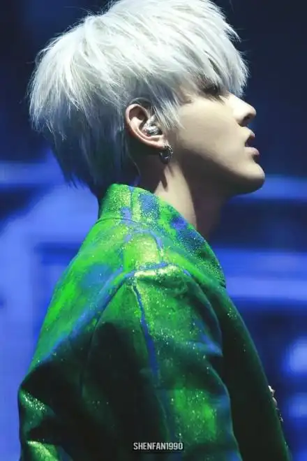 吴亦凡银发造型合集,长得好看的人都这么任性吗