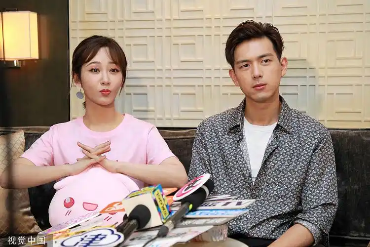 童颜cp合体李现杨紫甜蜜对视狂撒糖商业互夸笑不停