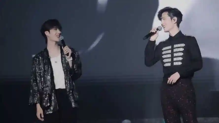 陈情令南京演唱会:肖战王一博合唱《无羁》,也太好听了