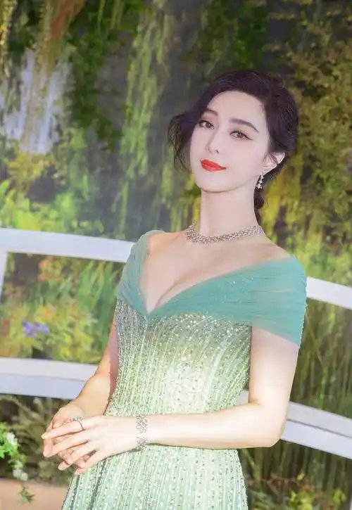 最标致的美人脸女明星里都有谁她们俩你认可吗