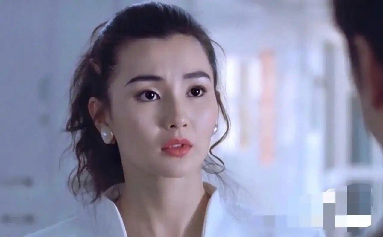 张曼玉脸型完美,年轻不输林青霞,为何公开翻脸章子怡?