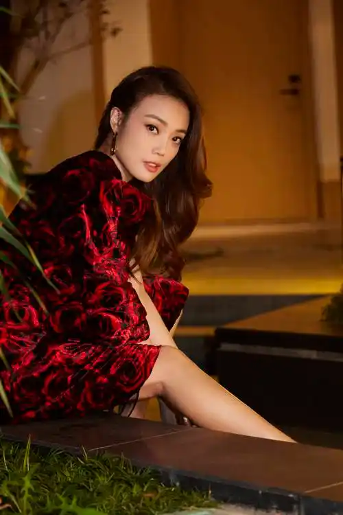 容祖儿演唱歌曲越唱越强助阵第八届丝绸之路国际电影节闭幕式