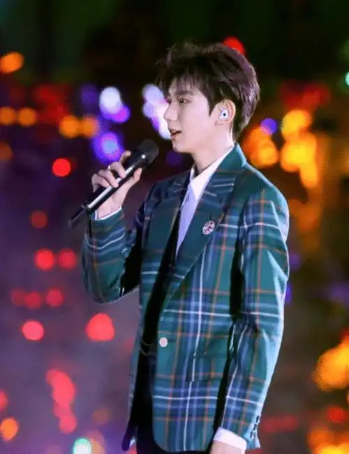 tfboys六周年演唱会话筒照片曝光各自暗藏含义真爱粉一看就懂