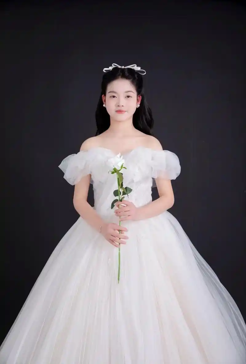 小荷才露尖尖角,吾家有女初长成:  2012年的小龙女,12岁,人生第一个本