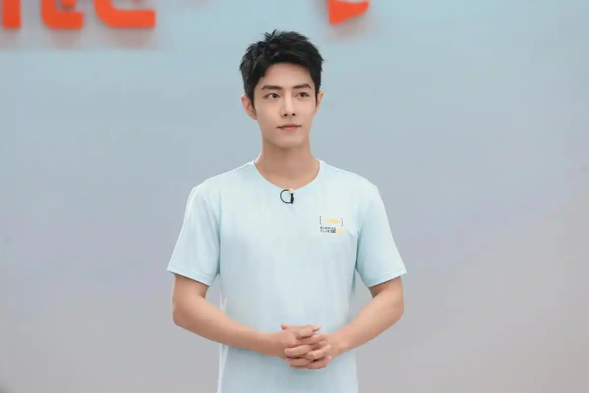 肖战 #向全世界安利最好的肖战 就喜欢看他笑得见牙不见眼的 - 抖趑