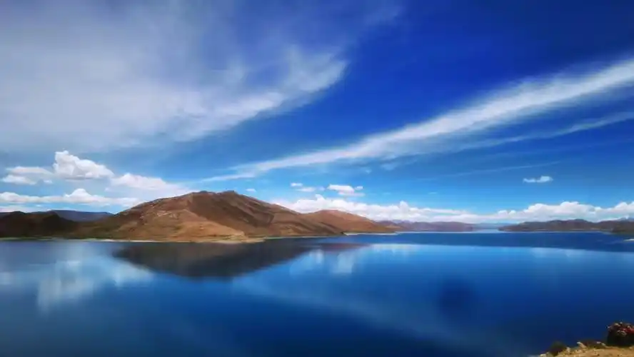 一定要来一次西藏要来看一次羊湖日托寺