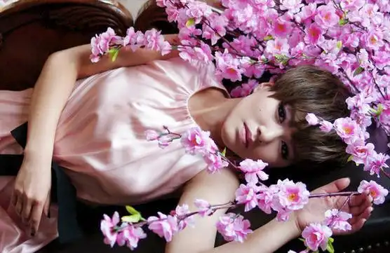 图歌手谭维维蒙面歌王一生所爱嗓音辽阔音域宽广好评如潮