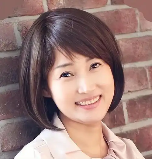 50岁女人须要避开的5款"发型",不是扮嫩就是显老,太影响气质 - 时尚