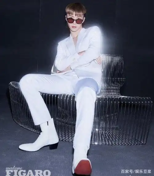 范丞丞最新写真照曝光!高跟皮鞋,翘臀,哪点你最想吐糟?