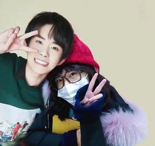 易烊千玺的女友是谁他竟对这样的女孩情有独钟