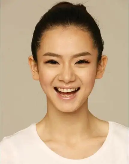 【图】戚薇小时候的照片新鲜出炉 网友称从小就是美人胚子