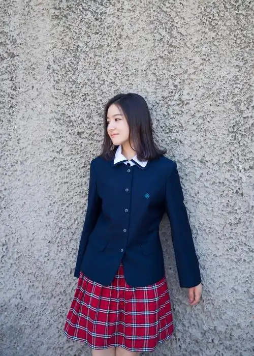 李兰迪毕业典礼甜美校服写真图片