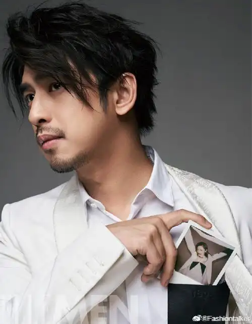 当外冷内热的"鳄鱼系boy"@陳柏霖邂逅热情雀跃的"