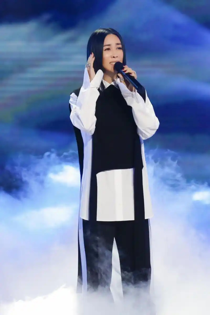 那英向刀郎道歉后,却再次被推上风口浪尖,网友不同意其公开露面