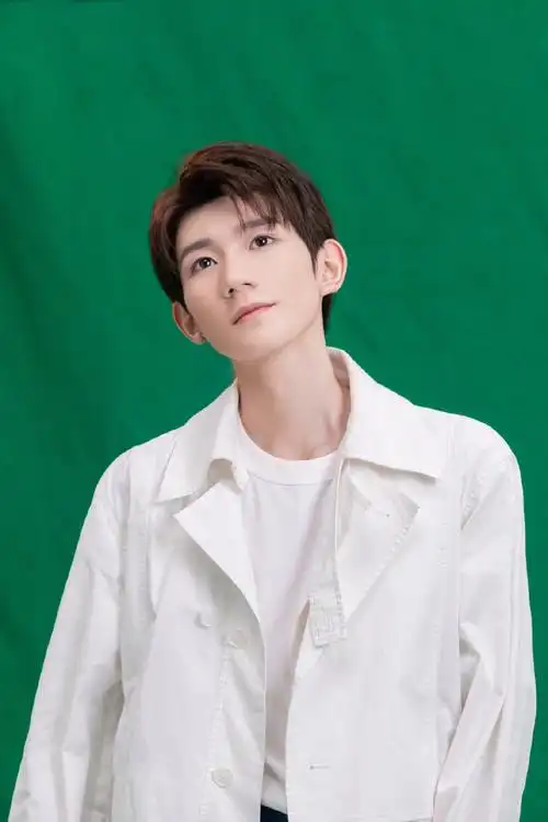 >首页>图片大全>明星>王源白色衬衫清爽写真图片> ( 1 / 9 ) 2020-09