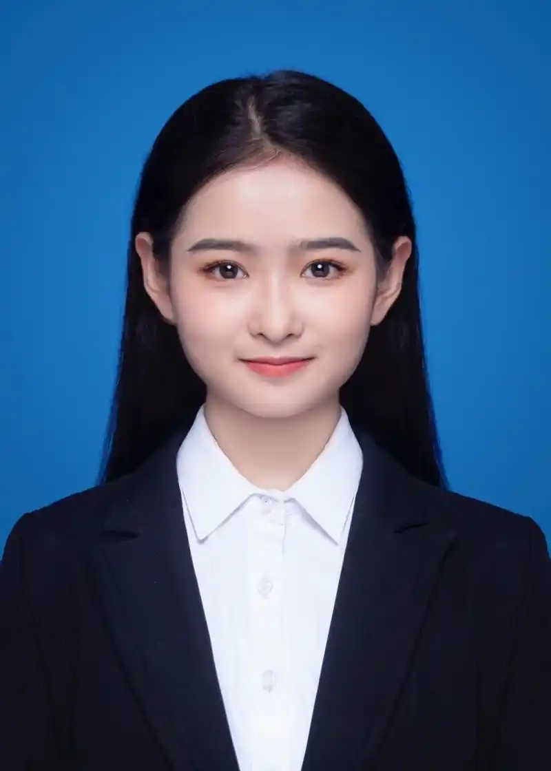 从前的那个小女孩长大了,穿上职业装后就是一位大人了证件照 证件照