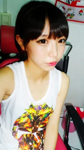 女孩子超短的头发怎么弄才好看 刚剪的,超短 ,求解