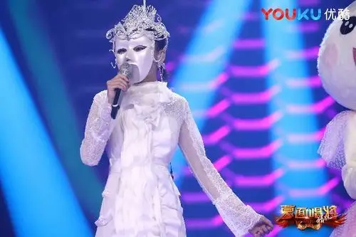 古巨基侯佩岑成优酷《蒙面唱将猜猜猜》新主力 神秘女神曾与张国荣