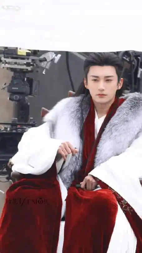 来看刘学义古装直拍古希腊统治古装的神