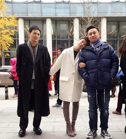 导演汪俊和妻子近照夫妻颜值都高妻子五官精致到极致