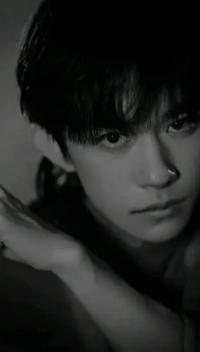 易烊千玺那是高冷吗?那明明就是拽啊