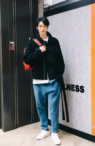 曹佑宁刘名凯受邀出席品牌活动高颜值组合默契十足