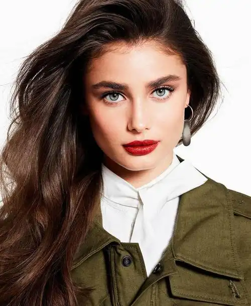 超模泰勒·希尔 (taylor hill)拍摄的时尚杂志大片_网易订阅