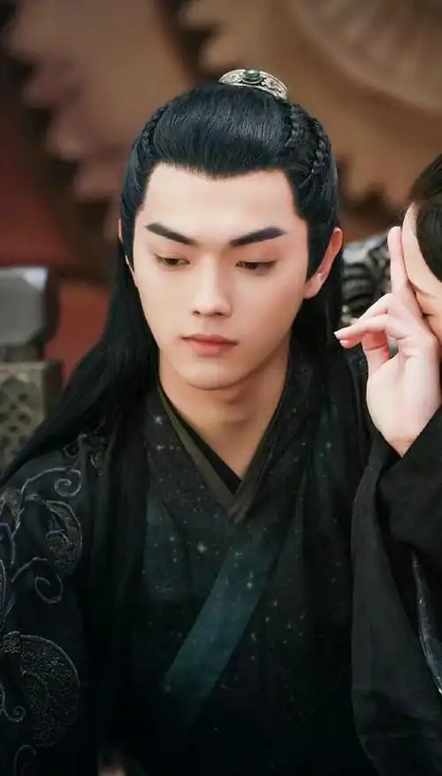 许凯和白鹿主演的《招摇》也是让人过目难忘.