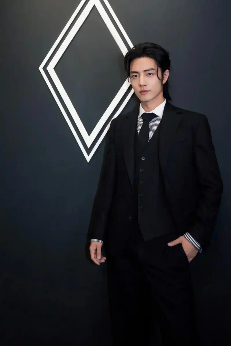 肖战黑西装狼尾背头造型 #肖战 #肖战拉夫劳伦香氛代言人 - 兑趑