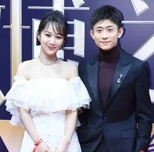 杨紫突然宣布,张一山点赞上热搜!网友:恭喜,这一天终于来了!