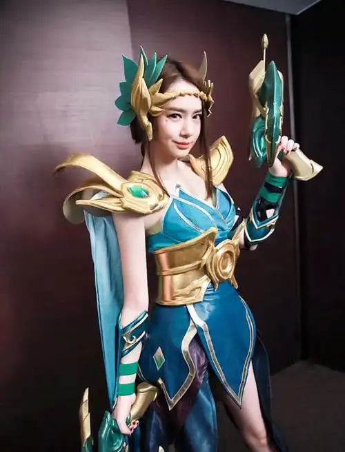 王者荣耀戚薇携韩国老公cos孙尚香细节你没看懂