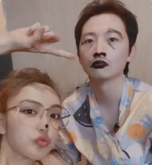 周扬青参加《浪姐5》惹争议,唱跳演啥都不会,是来直播卖货的吗